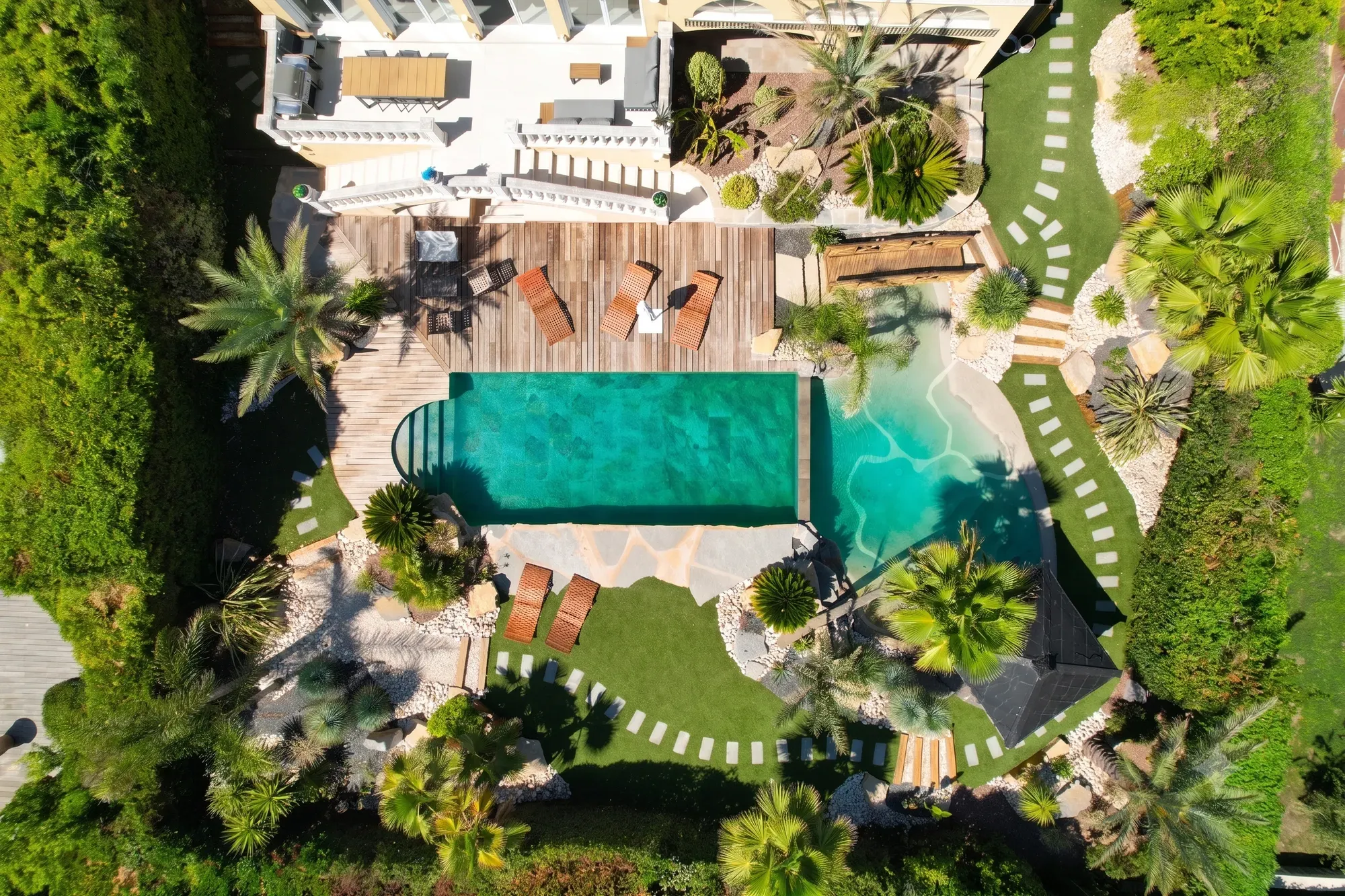 A villa managed by Mademoiselle Conciergerie, seen from above: pool, terrace and garden.